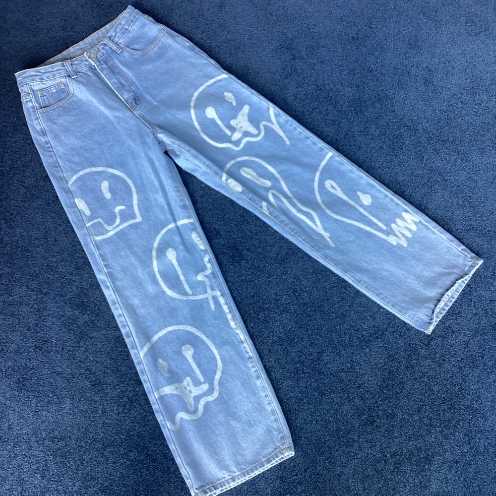 Classic 5-pocket Blue Jeans With Emoji Embellishments - Medium